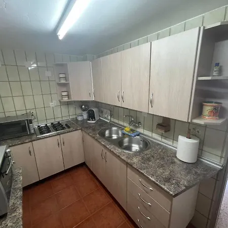 Apartamento Cerca Del Centro-parking En La Puerta Fuerte Málaga