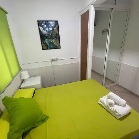 Apartamento Cerca Del Centro-parking En La Puerta Fuerte Apartment *